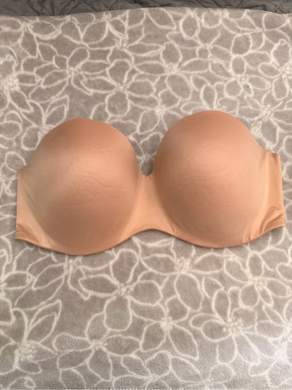 BODY BY VICTORIA Strapless Nude Seamless Bra - Women Intimates & Sleepwear